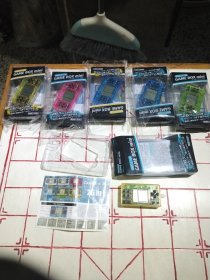 【库存未使用过的手掌游戏机收藏】GAME BOX mini 26 in 1 迷你掌上游戏机26合一 MADE IN CHINA【功能正常，配有袖珍电池】抽出电池挡片，机器正常开机使用【图片为实拍，品相以图片为准】原包装小盒，及英文说明书【长6x宽3.8cm】多种颜色，随机发货