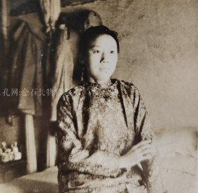 民国丝绸服装妇女照片