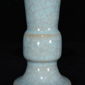 汝窑冰裂纹花觚,15×11厘米