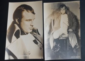 马龙白兰度 五十年代银盐老照片两张合售 好莱坞超级巨星马龙白兰度 这是他1954年饰演的拿破仑情史的照片 品好如图 尺寸长13.5 宽8.5cm