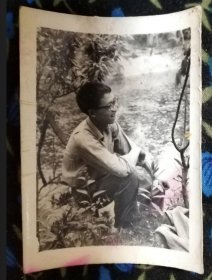1969年男青年在成都草堂小学附近的草堂寺留念老照片