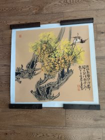 王建玉，1975年出生于山东淄博。现为国家一级美术师，中国美术家协会会员，中国美术家协会（香港）副主席，北京宋尚水墨画院国展冲刺班导师，清华美院高研班助教，中国民族民协北方工作委员会副秘长等。画芯尺寸:70x69(cm)，己托底，手绘保真。(45056#)