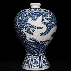 明青花留白海水龙纹梅瓶，高43cm直径30cm