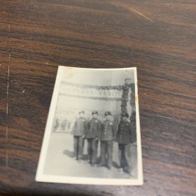 四位军人 照片