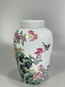 大清雍正年制粉彩鸡冠花卉蝴蝶纹题诗茶叶罐一个
