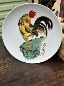景德镇生产的落款陈大羽的手绘瓷器赏盘一个