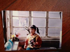 90年代摄于吉林市某小区住宅阳台老年夫妻合影及孙女照片两张