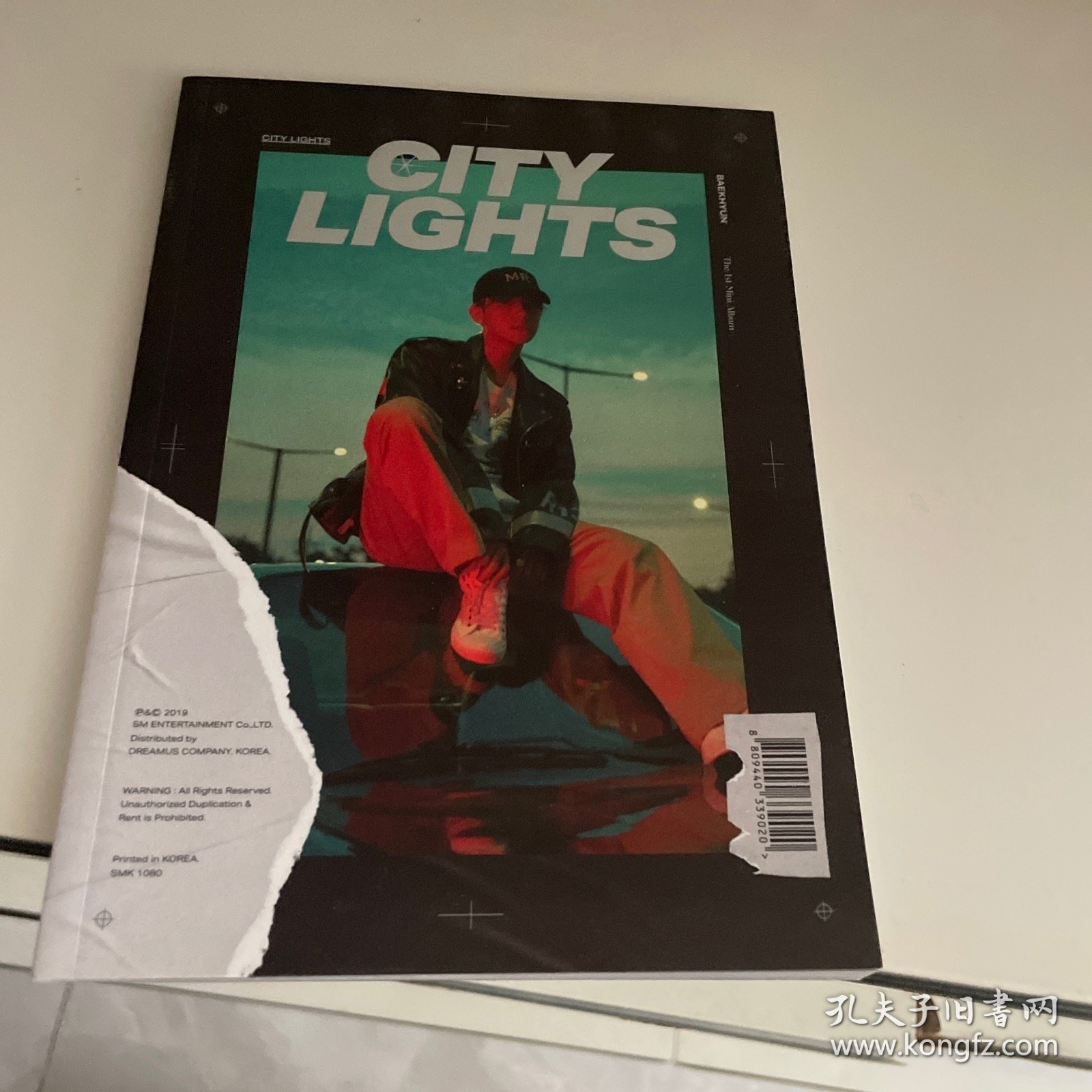 CITY LIGHTS(只有一本，如图)