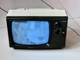 老黑白电视机，进口12寸日本『索尼』122ch型黑白电视机，原装机，原外包装，正常使用，音画清晰