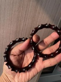 印度小叶紫檀老料做，竹节款手串一对，高油高密满金星，单颗珠子长度1.5厘米直径1.2厘米，保真……