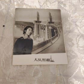 照/片。