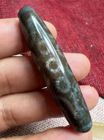 藏传 有些年头 双鱼口 香供 以泛朱砂 二十一眼 老天珠 香供灰沁清晰 宝光内敛 局部钙化 58*14MM