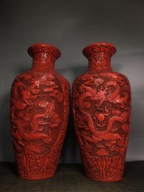 剔红漆器花瓶一对，高38厘米，宽20厘米，重2500克，