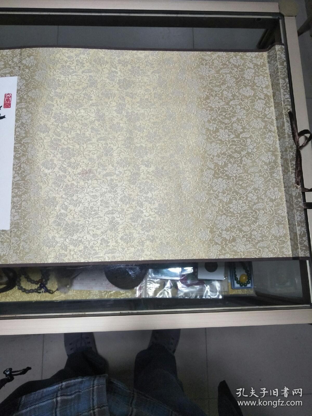 原上海文联主席夏征农、书画篆刻大家钱君匋、著名画家邵洛羊、三毛之父张乐平、动画之父 万籁鸣、著名书画家邱受成、著名油画家朱膺、一级美术师张隆基、著名画家孟雨秋、著名画家翁逸之、原中国美协理事蔡振华、著名版画家吕蒙、杜建国等 五十余位名家 毛笔签名长卷，品佳、31.5X520cm、手工托芯 裱装长卷、名家毛笔签名荟萃、许多已成绝笔、值得收藏！