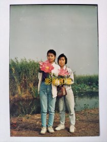 九十年代漂亮女孩与荷花合影照片(2)