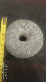 本地青石雕刻的大烛台一个