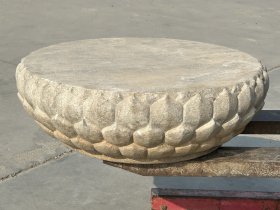 老青石雕刻莲花佛座，尺寸如图，保存完整，做茶台佳选