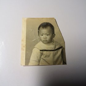 老照片–70年代男孩半身照（1976年10年）