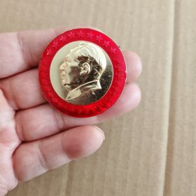 毛主席像章，4546，品相如图