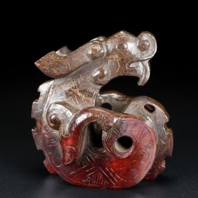 精品和田玉 ，卷尾龙，玉质细腻，包浆厚重，沁色入骨，雕工精细，品相完美，细节如图，长6.5宽5高7厘米，重215克，