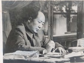 60-70年代毛主席批阅文件照片“毛主席永垂不朽，伟大领袖和导师毛主席永远活在我们心中”李天祥纪念