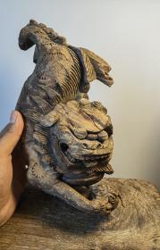 清代牛腿木雕狮子改件，脸部有磨损
