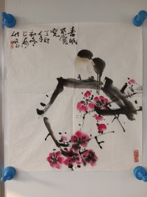 上海著名书画家赵竹鸣，水墨手绘梅花小鸟一副，尺寸35x32厘米 保真包手绘 赵竹鸣 (1944—)镇海人，画家。上海《新闻报》美术记者。中日美术交流协会会员，江南书画研究院理事，上海教师书画篆刻研究会名誉理事。擅长人物、山水、花鸟画，师法程十发。多次在国内外举办画展。1992年在江苏太仓首创塘乡女子画院，并重视青少年美术教育。