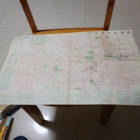 郑州最新旅游图 1988年1版1印，4开，郑州市区交通图，郑州长途汽车、民航路线图，紫荆山公园、碧沙岗公园、人民公园、动物园导游图，一枚篆刻章，鸟瞰小图，设计精美！品佳！