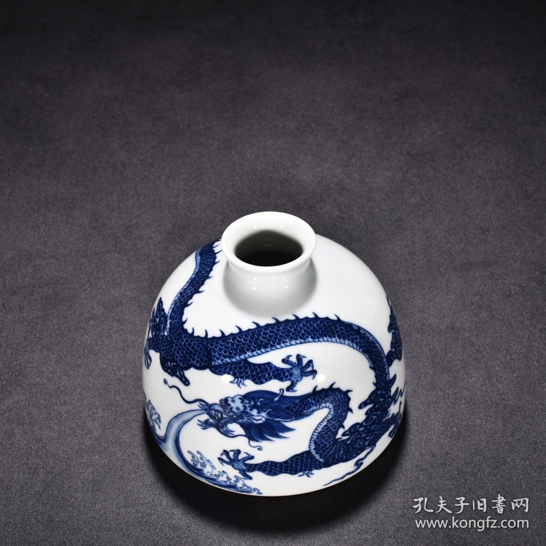 清乾隆青花龙纹太白尊 高9.6厘米 宽12厘米