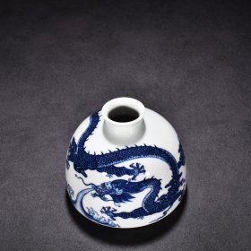 清乾隆青花龙纹太白尊 高9.6厘米 宽12厘米