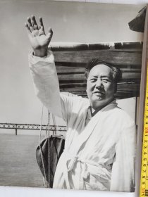 毛主席武汉长江游泳挥手新闻展览照片(1971年之前洗的毛主席新闻展览照片，判断标准，此批照片有几张上的林彪像被剪)