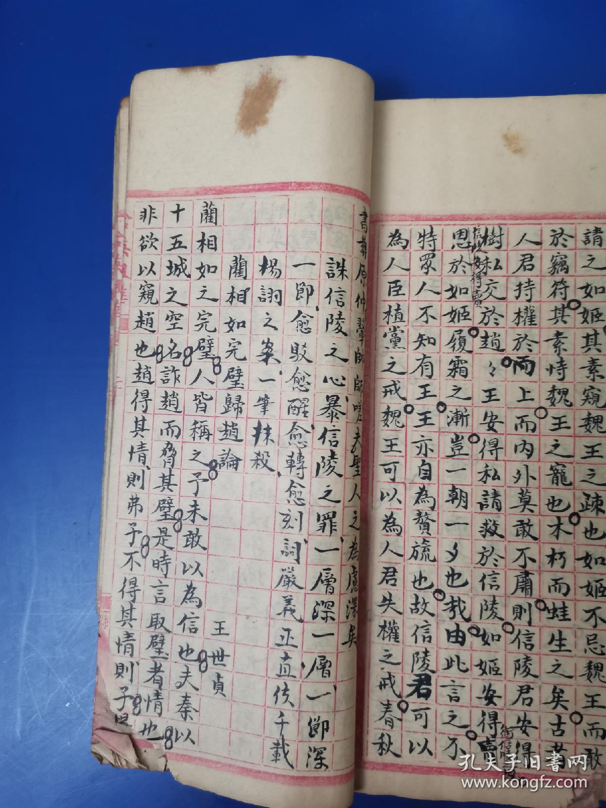 科举文献：抄写古文，江西清代举人秀才进士唐宋八大家及历代大家古文手抄本巨厚一册 ，既有唐宋八大家韩愈 柳宗元 苏东坡 欧阳修等耳熟能详之文，也有王守仁 汤来贺 皮日休 王羲之等不常见之文章，也有明清制艺八股文高手众多美文，馆阁体书法精妙，秒杀当代一切书家，堪称法帖。名师批注尤有点晴之妙，研究古代教育之重要史料