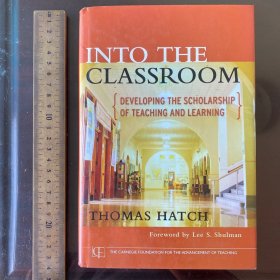 INTO THE CLASSROOM Developing the Scholarhip of Teaching and Learning 英文版精装