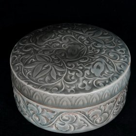 晋唐古越窑秘色青瓷刻花缠枝莲鹅鹅鹅捧盒 高10径20厘米2