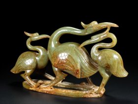精品和田玉，镂空仙鹤摆件，玉质细腻，包浆厚重，沁色入骨，雕工精细，局部带有红沁，品相完美，细节如图，长26宽16高14厘米，重1283克