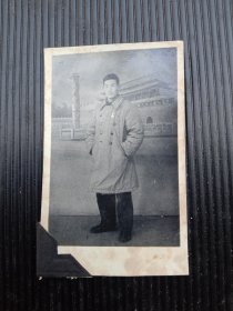 1960年代《老照片》穿军大衣男子