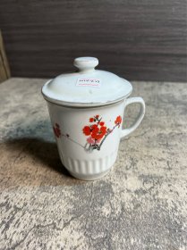 80年代，龙珠阁红梅茶杯一只