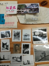 约60~90年代·来自上海的记忆·黑白·原版老照片约42张·底片8张·照片最大尺寸：1855X88mm·附：同一来源胸牌·各种门票多张·详见书影·CDZPDP·12·10