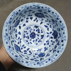 明青花缠枝莲大碗