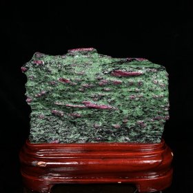 缅甸红绿宝 天然原矿 带座高16.5×17×5.5厘米 重2.4公斤