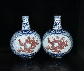 旧藏 明代永乐青花釉里红龙纹扁瓶一对【45×34×23cm】
