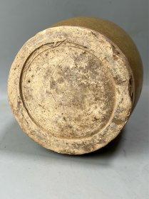 宋元时期茶末釉瓶，完整的，就是口沿和底足磕碰比较多，釉水还算不错，大开门，喜欢的来。