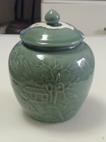 龙泉窑刻花山水纹影青茶叶罐15cm