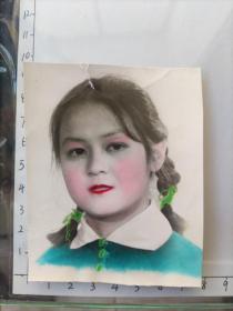 1969年粗辫子樱桃小嘴美女手工上色照片(韩永福相册)
