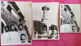 母女4人公园里、张掖大佛寺前留念老照片3枚