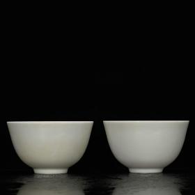 大明成化甜白釉暗刻龙凤纹杯子。高5*8厘米。DJ61@@26
