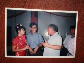 90年代吉林铁合金厂某职工举办婚宴合影照片一张