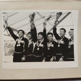 1986年中国体育健儿在第十届亚运会上为祖国赢得15枚金牌。