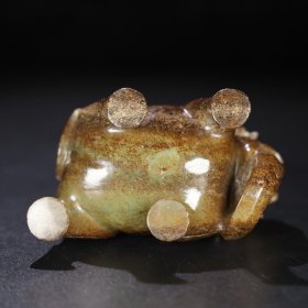 旧藏 和田玉象，玉质细腻油润，包浆老道，尺寸 长 9.6厘米，宽 5.5厘米，高 5.8厘米，重 435.5克