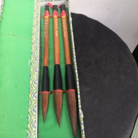 老毛笔（湖笔狼毫，三支合售）杆长18.5，出峰分别为:6.5厘米、5.5厘米、4.5厘米。见图